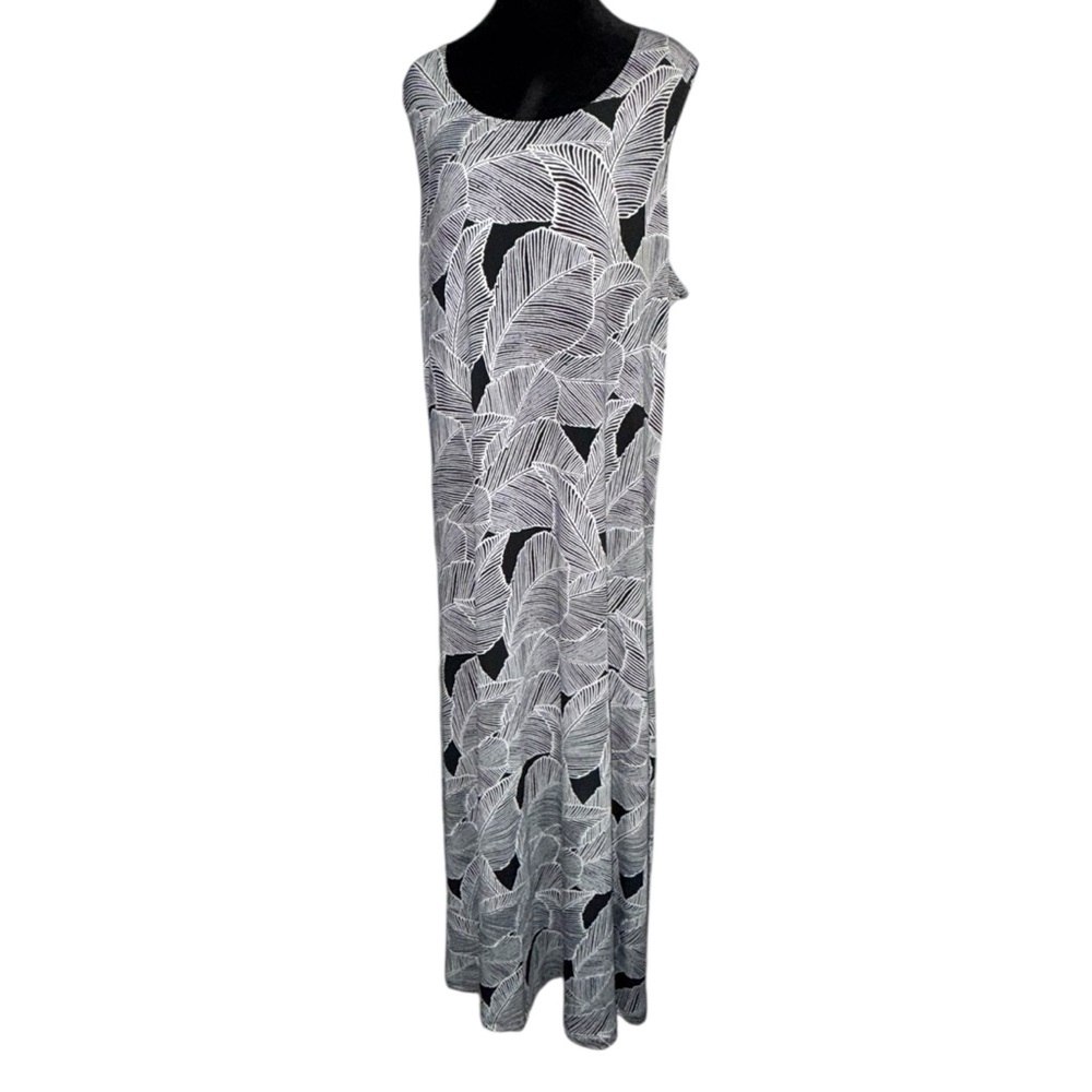 Elegant Black and White Maxi Dress